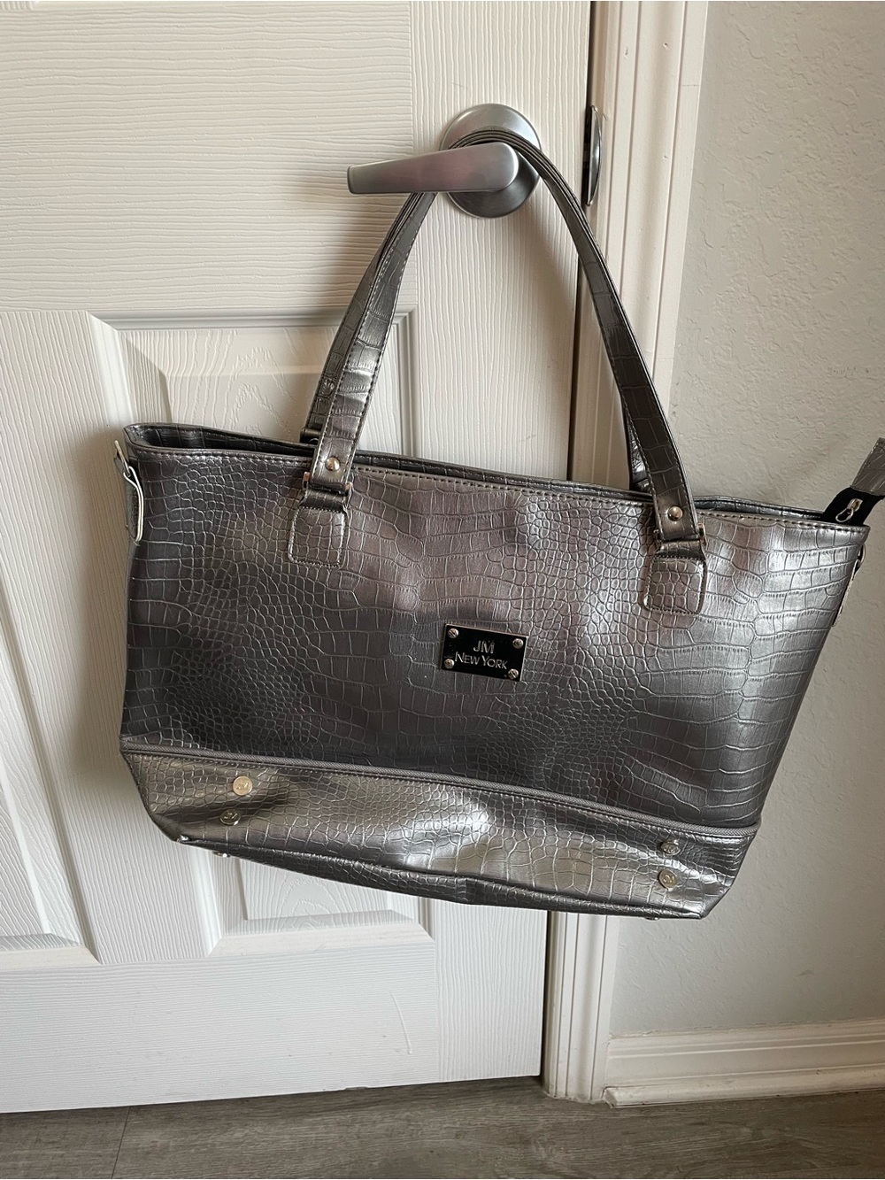 JM NEW YORK large Silver Faux
Croc Alligator Skin laptop tote Travel Carryon